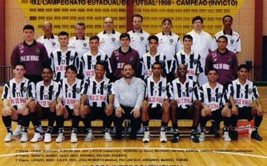 Miltinho(o terceiro em pé da direita para a esquerda) levou o Galo ao título mundial de clubes no futsal