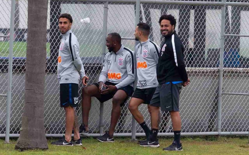 Gabriel acompanhou ao jogo do treino dos reservas do Corinthians contra o São Bento, vencido pelo Alvinegro por 1 a 0