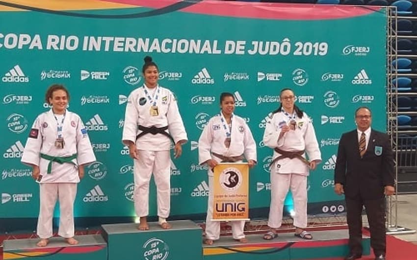 Luana, uma das principais promessas da equipe Umbra, brilhou e ficou com a medalha de ouro no torneio (Foto: Diogo Santarém/TATAME)