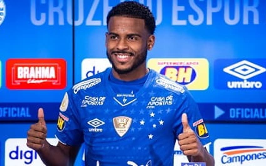 Ezequiel está emprestado ao Cruzeiro até o fim deste ano e terá de correr para mostra serviço na RAposa