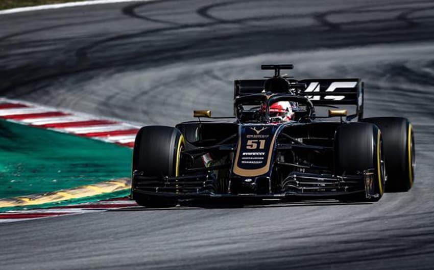 Pietro Fittipaldi pilota carro da Haas em testes da Fórmula 1