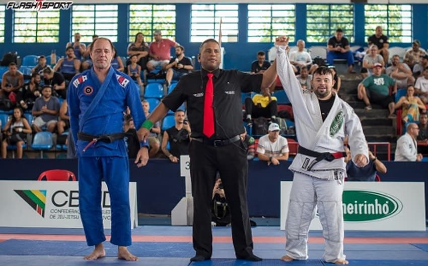 Diogo Lavinge derrotou Luciano Andrade em uma superluta do Brasileiro Master da CBJJD (Foto: Flash Sport)