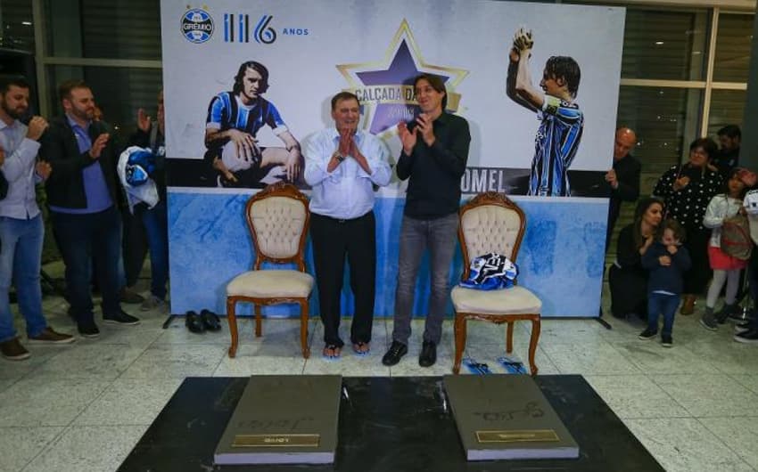 Pedro Geromel e Loivo eternizados na calçada da fama do Grêmio