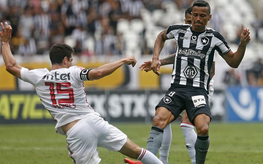 Botafogo x São Paulo - Cícero