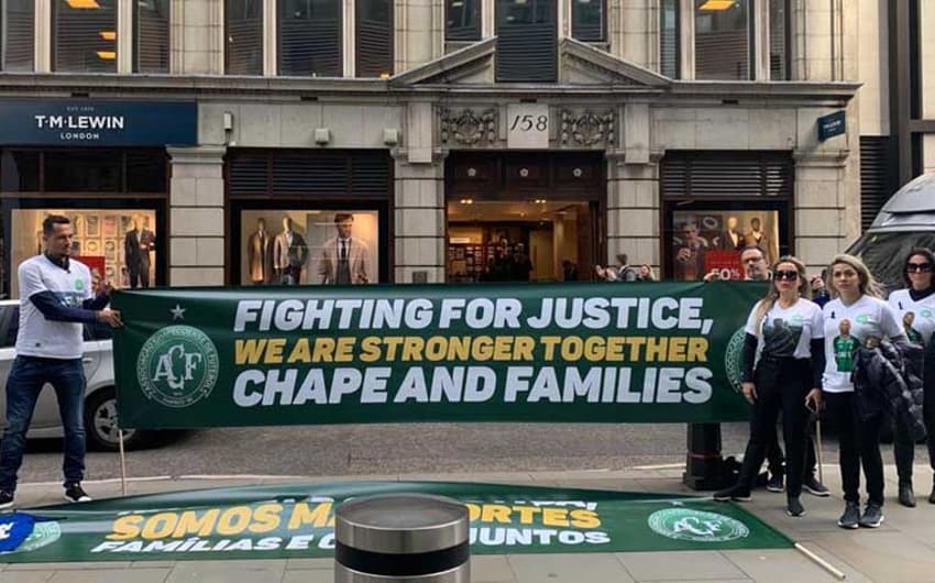 Protesto da Chapecoense em Londres