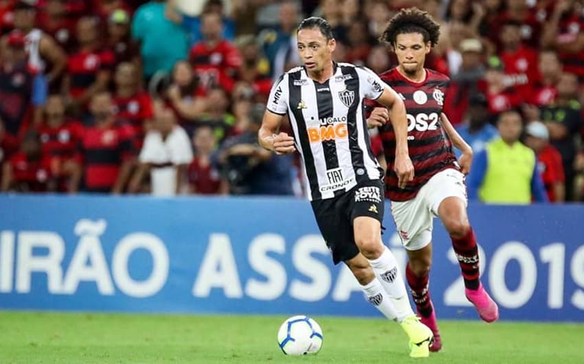 Flamengo x Atlético-MG - Ricardo Oliveira e Arão