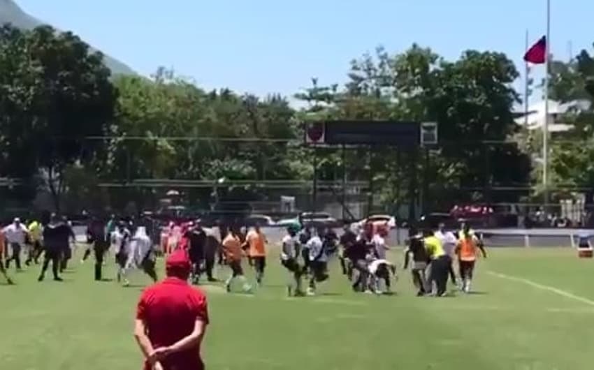 Briga entre Flamengo e Vasco sub-17