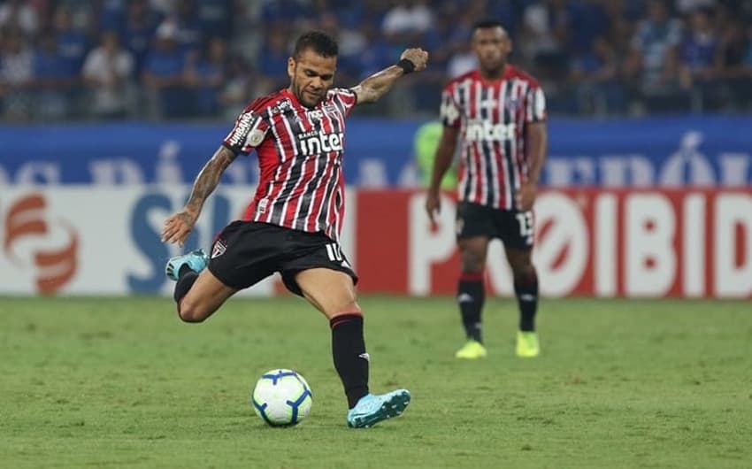 Daniel Alves - Cruzeiro x São Paulo