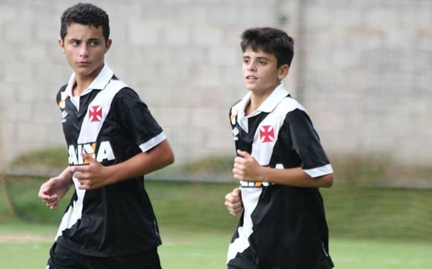 Bruno Gomes e Gabriel Pec na época das categorias de base do Vasco