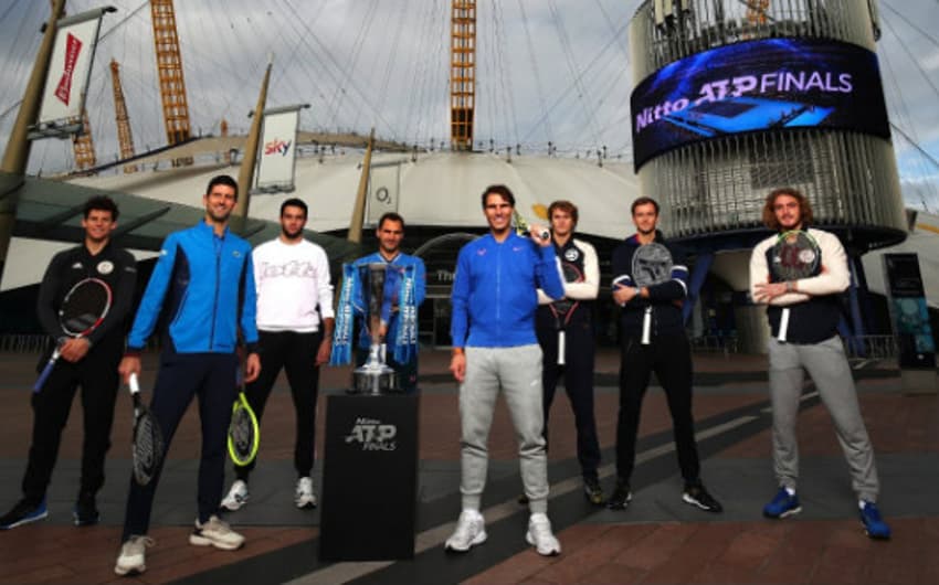 Esq. pra dir: Dominic Thiem, Novak Djokovic, Matteo Berrettini, Roger Federer, Rafael Nadal, Alexander Zverev, Daniil Medvedev e Stefanos Tsitsipas