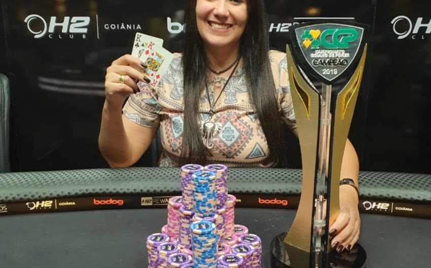 Janna Estrozi pôquer