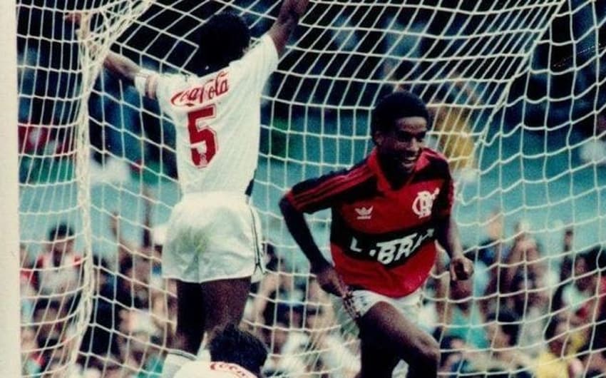 Flamengo 2x0 Vasco - 5/11/1989 - Gol de Bujica