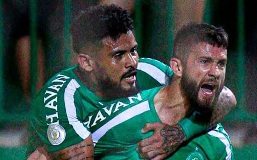 Chapecoense x Ceará - Everaldo comemora seu gol