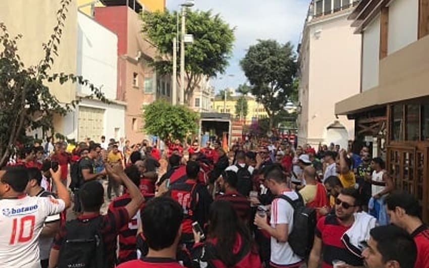 Torcida do Flamengo em Lima, no Peru