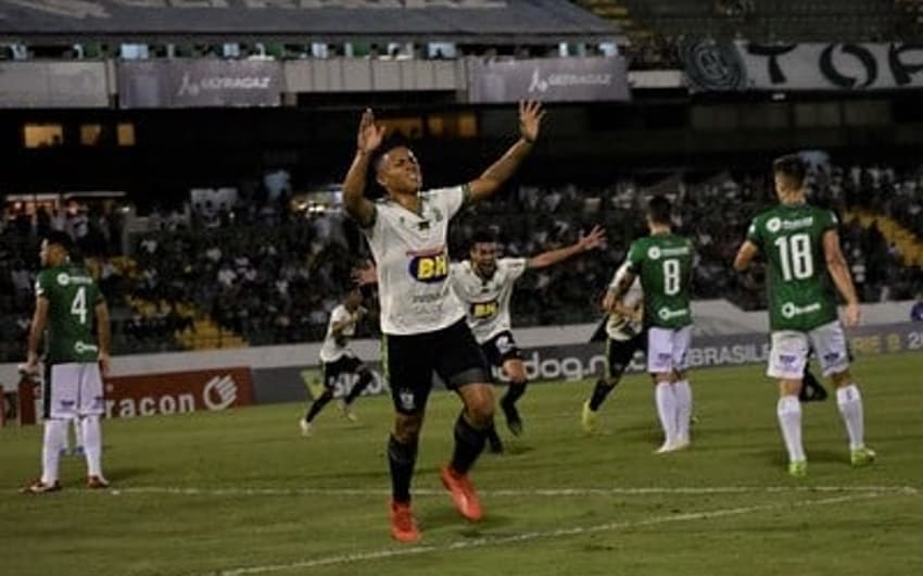 Vitão marcou seu primeiro gol pelo Coelho, que deixou o time dependendo só de suas forças para voltar à Série A em 2020