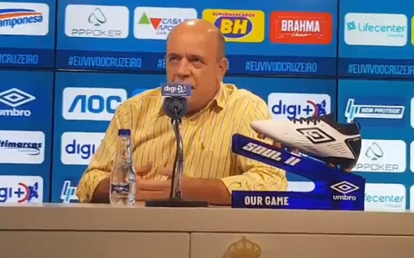 O diretor de comunicação do clube, Valdir Barbosa, fez o anúncio sobre o veto às entrevitstas na Toca da Raposa