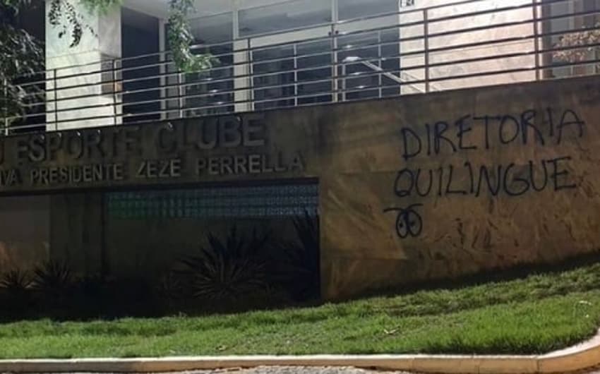A Raposa inaugurou um novo tipo de protesto, com o uso de termos pouco usuais da língua portuguesa