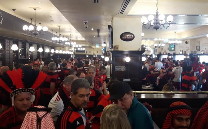 Torcida do Flamengo no Belgian Café