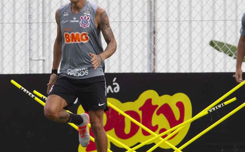Volante está reintegrado ao elenco do Timão após passagem pelo Vasco em 2019