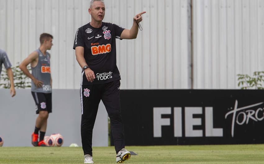 Tiago Nunes assume o maior desafio de sua carreira no Corinthians