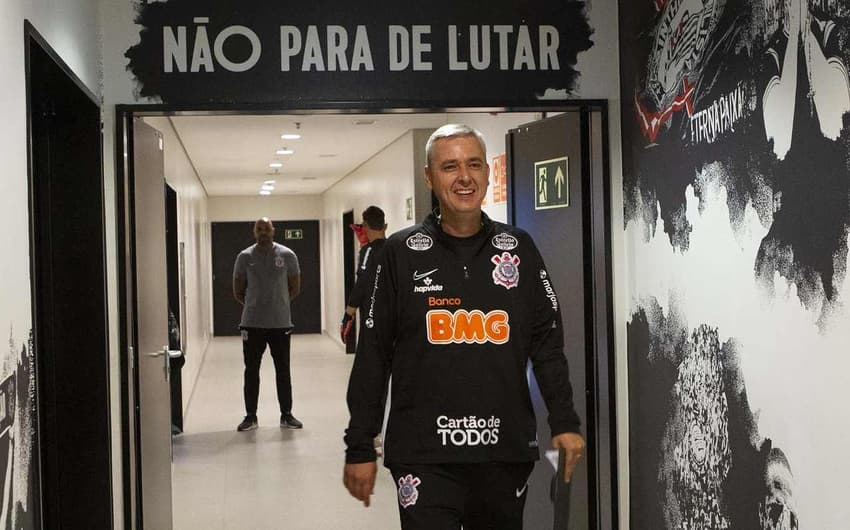 Tiago Nunes é a grande aposta do Corinthians para a temporada 2020