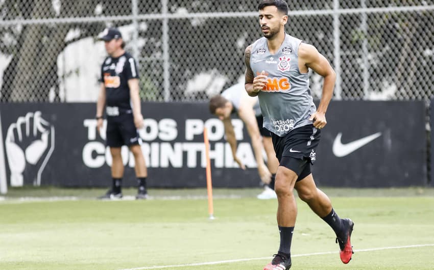 Camacho tem sido titular absoluto no meio de campo do Corinthians