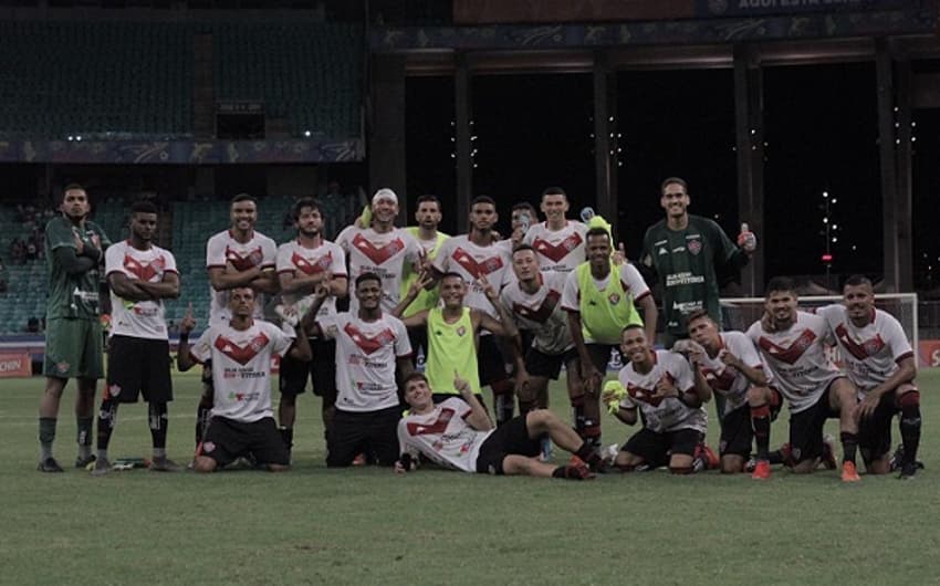 Jogadores do Vitória comemoram após derrotarem o Bahia pelo Nordestão