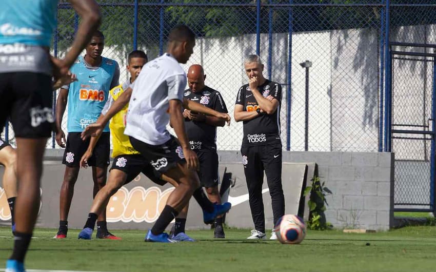 Tiago Nunes pode fazer mudanças no Corinthians para o clássico contra o São Paulo