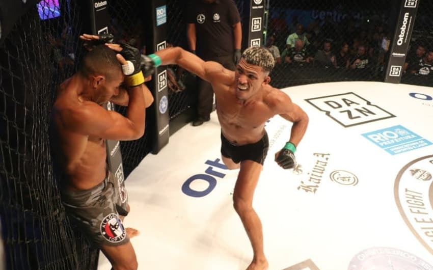 Leandro Mun-Rá estreou com vitória no Jungle Fight e engatou a terceira vitória seguida no MMA (Foto: Leonardo Fabri)