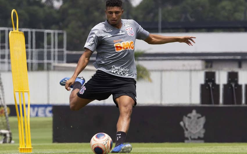 Ederson assinou com o Corinthians até o fim de janeiro de 2025