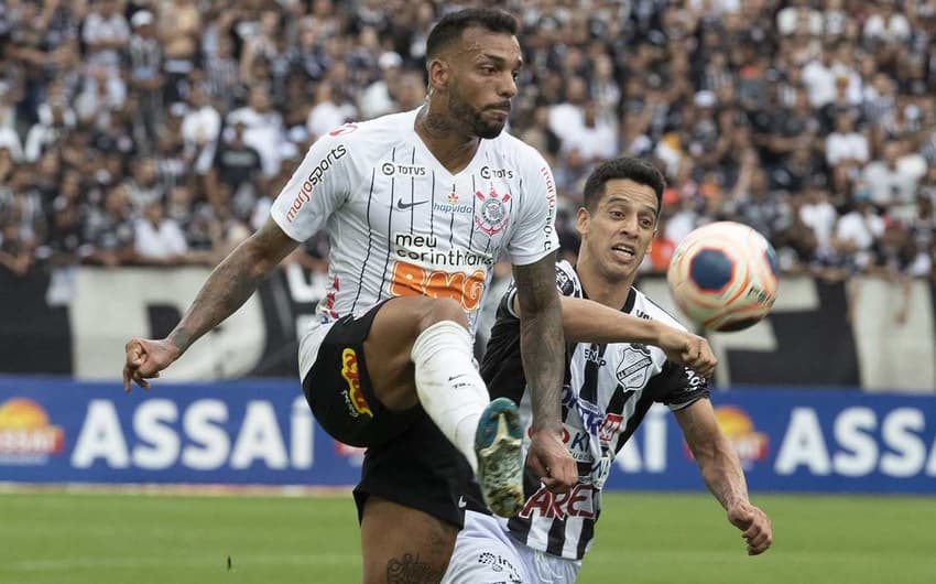 Michel Macedo soma 20 jogos pelo Corinthians e um gol anotado
