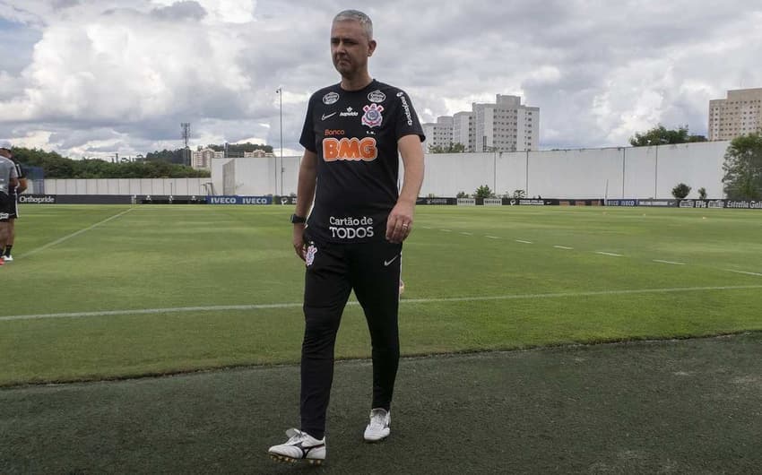 Tiago Nunes soma apenas duas vitórias com o Corinthians no Paulistão.