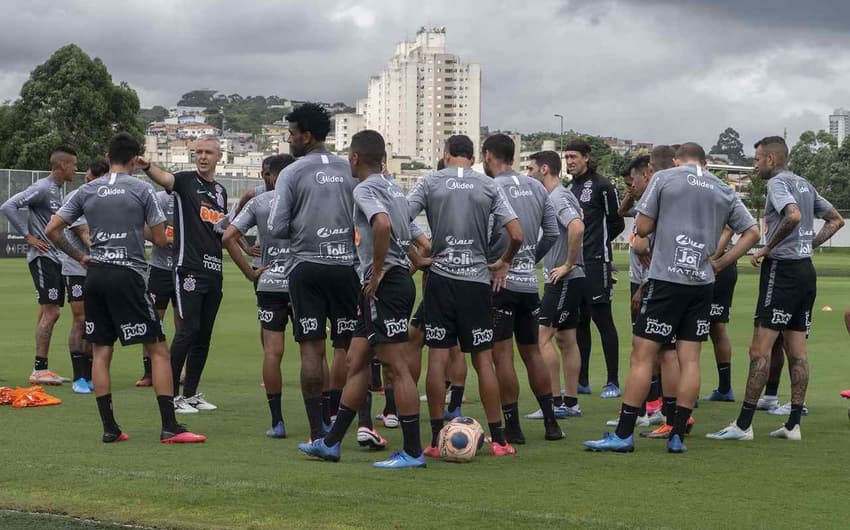 Tiago Nunes tem cobrado muito dos jogadores do Corinthians neste início de semana