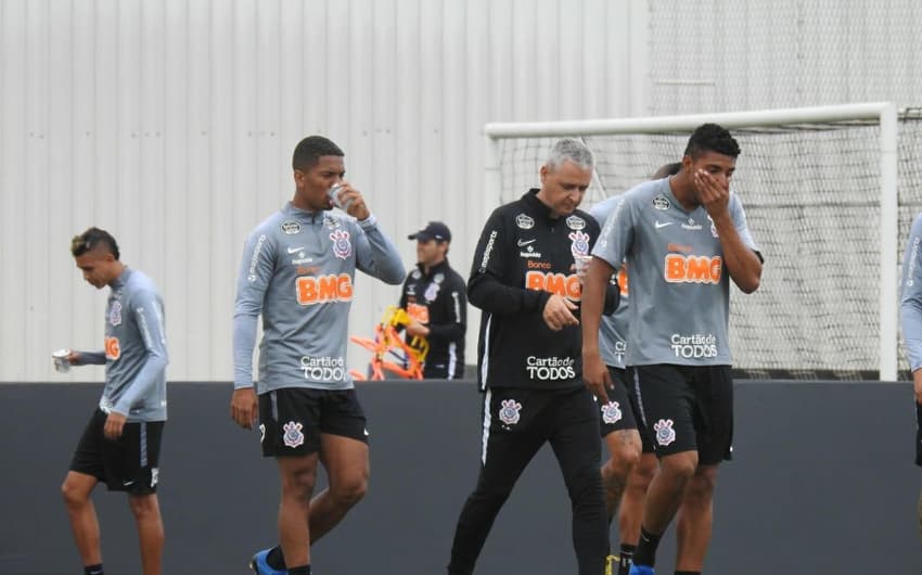 Tiago Nunes tem a semana cheia para ajustar os detalhes na equipe do Corinthians