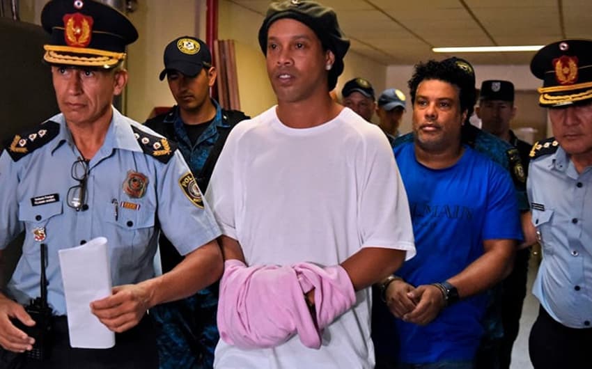 Ronaldinho preso no Paraguay