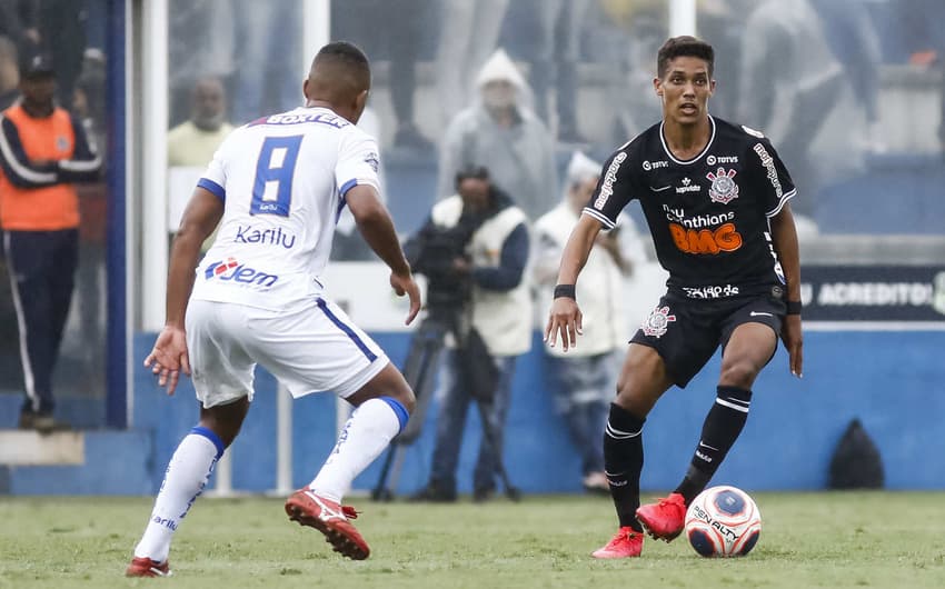 Pedrinho está prestes a deixar o Corinthians para jogar na Europa