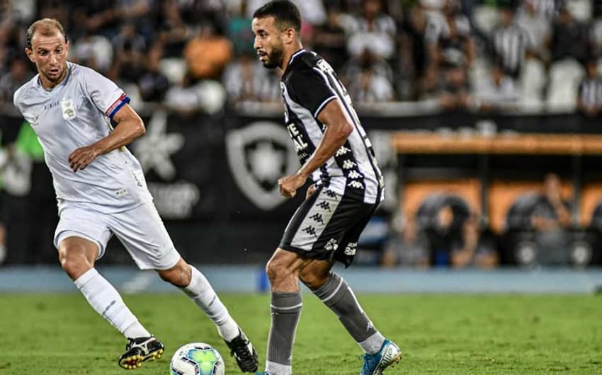 Botafogo x Paraná - Caio Alexandre