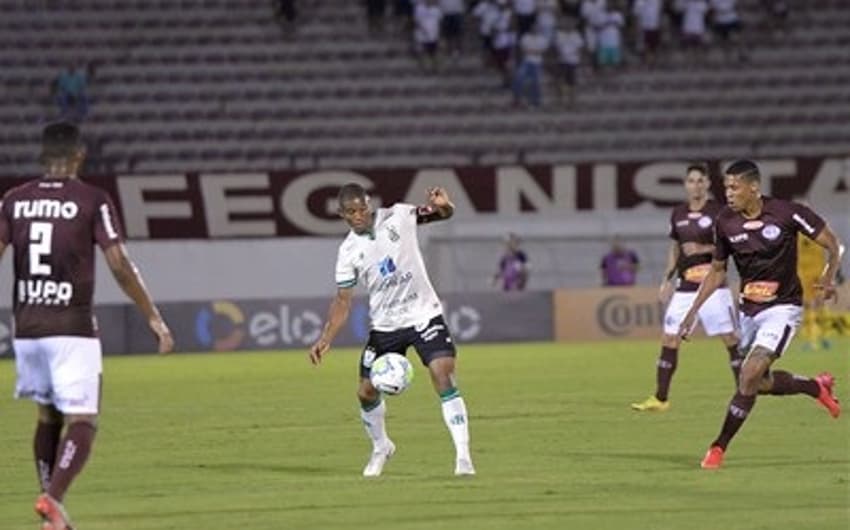 O time de Araraquara fez um duelo duro com o Coelho no jogo de ida da terceira fase da Copa do Brasil