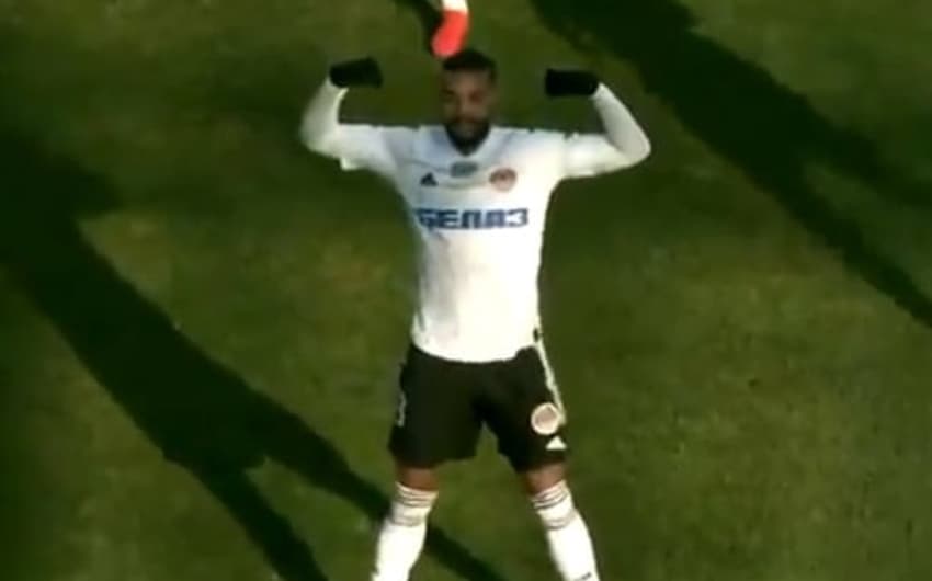 Gabriel Ramos comemora seu gol pelo Torpedo-Belaz Zhodino