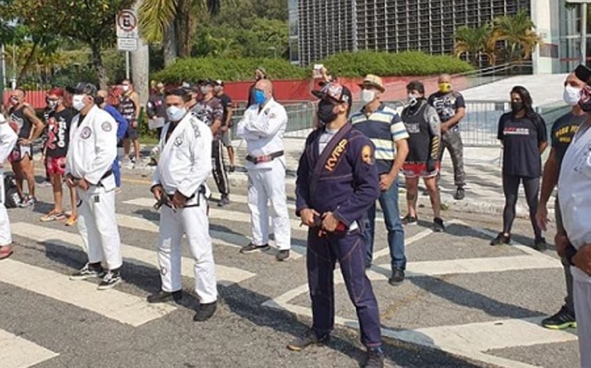 Ato de professores e lutadores para reabertura das academias em São Paulo aconteceu na última semana (Foto: Reprodução/Instagram)
