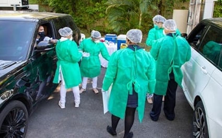 Jogadores, funcionários e comissão técnica foram testados por médicos na Cidade do Galo e três casos são suspeitos de contaminação por Covid-19