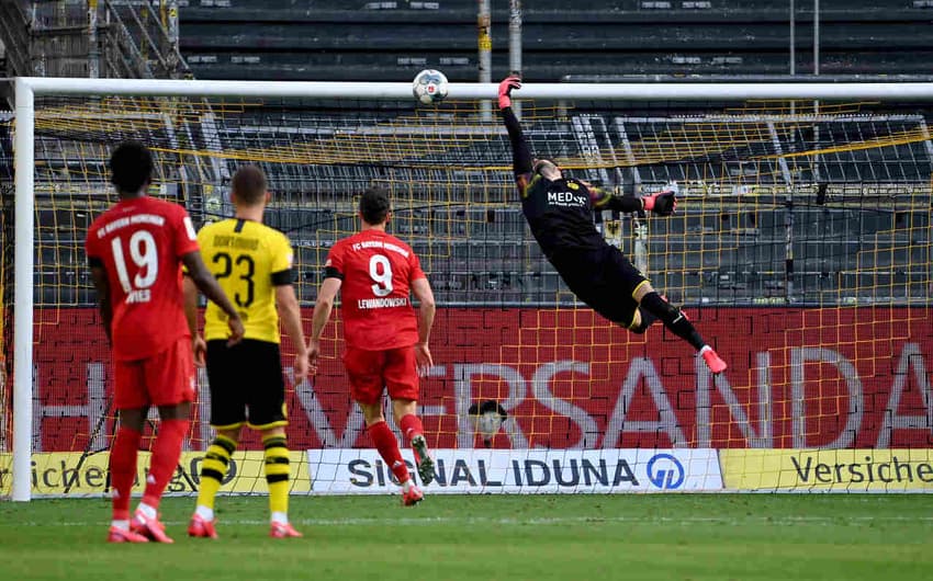 Gol de Kimmich contra o Borussia Dortmund