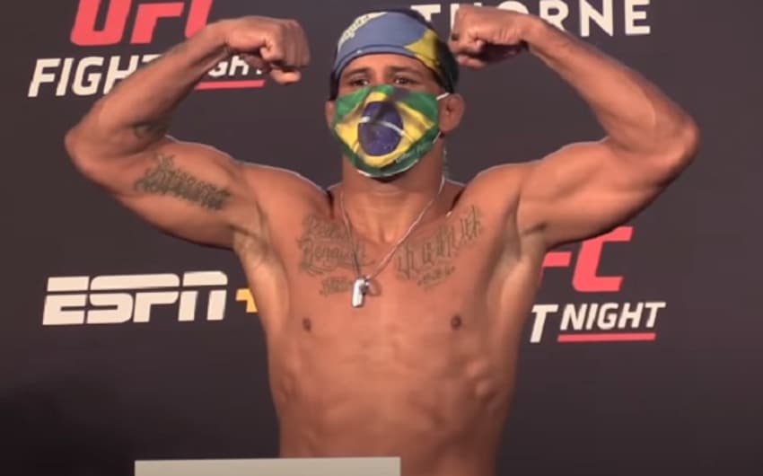 Durinho atingiu a marca do peso-meio-médio e está pronto para enfrentar o ex-campeão Woodley (Foto: Reprodução/YouTube)
