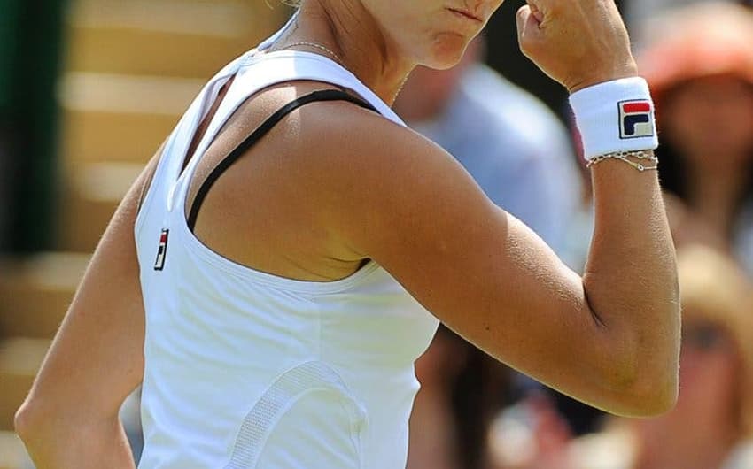 Yaroslava Shevdova em partida história em Wimbledon 2012