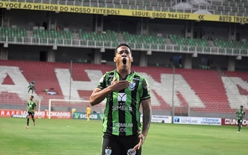 Vitão foi prmovido em 2019 ao time profisional e está ganhando espaço com Lisca