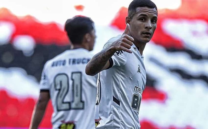 Guilherme Arana pediu calma com a empolgação com o Galo após a vitória sobre o Flamengo