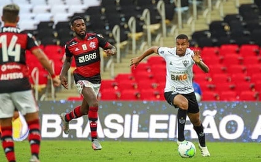 Jair ajudou o Galo a manter o resultado de 1 a 0 no Maracanã contra o Flamengo
