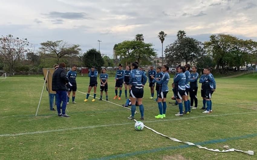 Treino da equipe feminina do Grêmio
