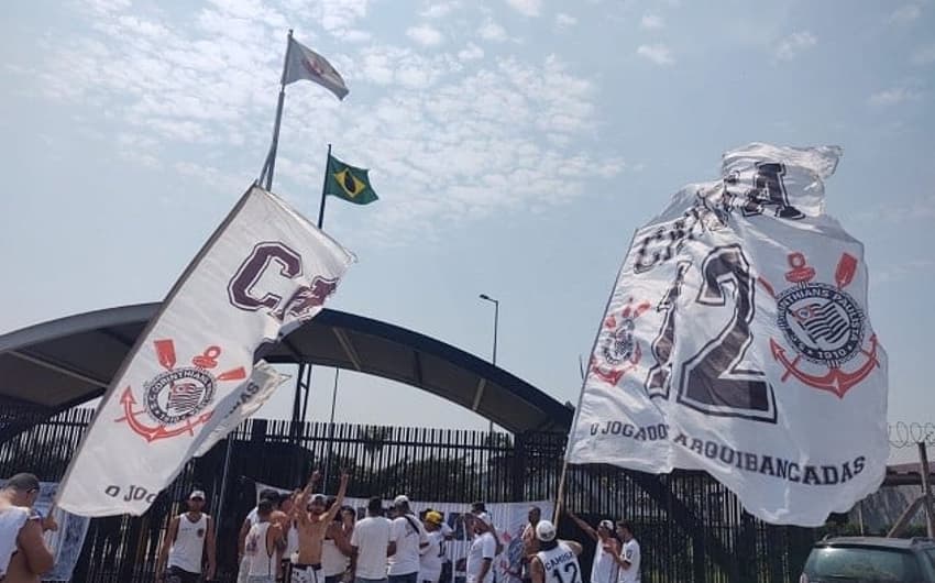 Protesto Camisa 12 - CT Corinthians
