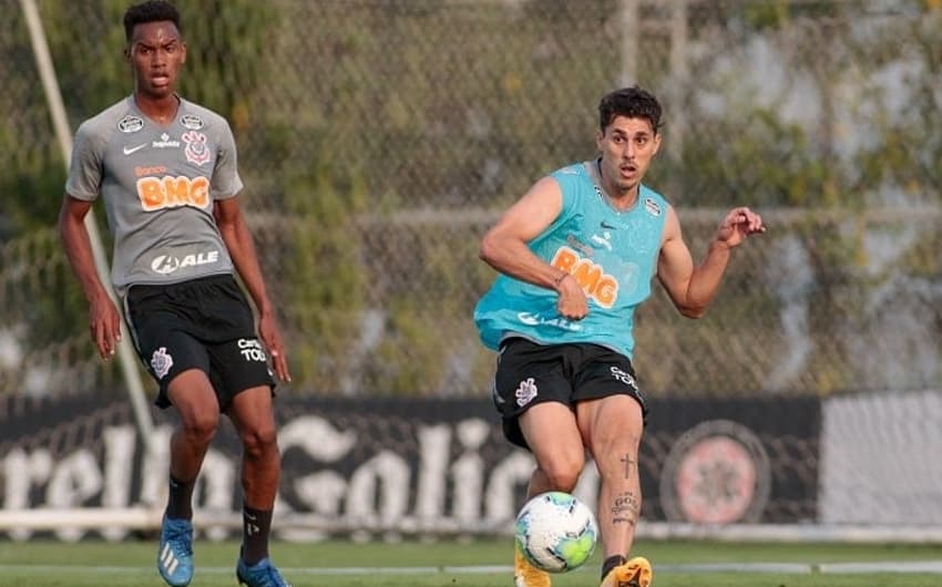 Cauê Santos e Danilo Avelar - Treino Corinthians